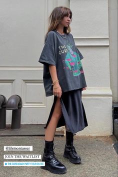 2025 Fashion Trends Dress, Fall 2024 Street Style Trends, Soul Concert Outfit, Fashion 2025 Trends Women, Soft Rock Aesthetic, Fun Concert Outfits, Street Style Copenhagen, Vintage Shirt Design, Look Grunge