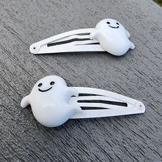 This is a set of cute ghost hair clips. The ghostis smiling. The hair clips are white.  They are 50mm long. You will receive two clips. Emo Hair Clips, White Harajuku Style Hair Accessories, Ghost Clothes, Ghost Hair Clip, White Hair Clip, Hair Clips Aesthetic, Ghost Hair, Pastel Goth Hair Clips, Fox Artwork