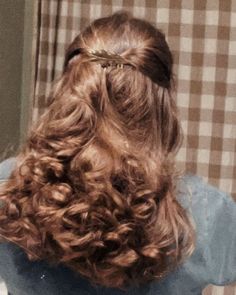 1960s Hair Curly, Pam Beasley Aesthetic, 80s Curls, Sullen Girl, Fall Hair Inspo, Rag Curls, Cottagecore Hair, Pam Beesly, Hairstyles For All Hair Types