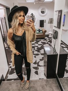 Hipster Winter Outfits, Nashville Looks, Lady Wardrobe, Nashville Style Outfits, Hollie Woodward, Country Concert Outfits, Nashville Vacation, Nashville Outfit, Fall Pics