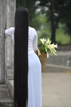 THAT is some long black hair (Thank Dawn Fallon's never gets that long!) Long Hair Inspiration, Women With Long Hair, Longest Hair, Extremely Long Hair, Rapunzel Hair, Long Beautiful Hair, Long Silky Hair, Really Long Hair, Longer Hair