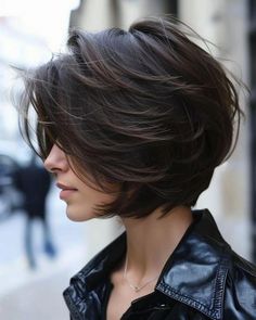 Short Layers Bob Hairstyles, Short Hairstyles With Layers Medium, Short Layer Bob Haircut, Different Short Haircuts For Women, Different Bob Styles, Bob Layers Short, Short Bob Hairstyles Straight Hair, Bob Cut For Thick Hair