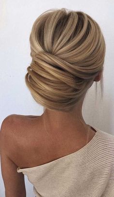 Gorgeous Wedding Hairstyles For The Elegant Bride I Take You | Wedding Readings | Wedding Ideas | Wedding Dresses | Wedding Theme Wedding Readings, Mother Of The Bride Hair, Elegant Wedding Hair, Bride Hair, Penteado Cabelo Curto, Elegant Bride