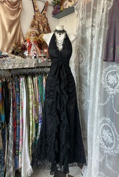 outfits inspo Alt Dresses Formal, Alt Prom Dresses, Prom Dress Halter Neck, Party Gowns Evening Dresses, Party Gowns Evening, A Line Formal Dress, Prom Dress A Line, Long Ball Gown, Debs Dress