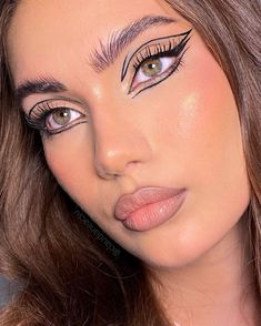 Claudia Neacsu, Exotic Makeup, Eye Makeup Styles, Gothic Makeup, Liquid Liner, Eye Makeup Art, No Eyeliner Makeup, Editorial Makeup, Makeup Goals