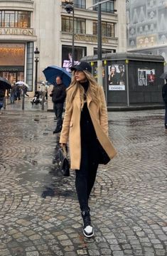 Nyc Autumn Outfits, Autumn Europe Outfits, European Autumn Outfits, Ny Outfits Winter, Outfit Paris Invierno, Spain Fall Outfits, Portugal Outfits Winter, Europe Autumn Outfits, New York Trip Outfits