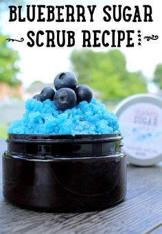 This blueberry sugar scrub recipe with tea seed oil is perfect for summer! Not only does it gently exfoliate and moisturize skin but it smells amazing! Borders Journal, Sanrio Minecraft, Bath Jellies, Natural Skincare Recipes, Homemade Beauty Recipes, Scrapbook Frames