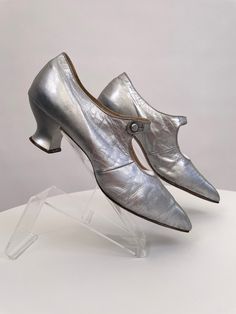 "These 1920s shoes are made from very soft silver coloured leather and they are lined in leather. They are not sized, so please go by the measurements given here to assess the size. The length is approximately 10\" inches from the tip of the toe to the back of the heel so they are quite long, the heel height is 2\" inches and the width is narrow, being 2.75\" inches across at the widest point across the sole. Please also bear in mind that the toes are quite pointed. The condition is very good overall, with minor signs of age to the surface of the leather and the inside of the shoes. Please see all the photos and zoom in for details." 1920s Womens Shoes, Edwardian Shoes, 1920s Shoes, Historical Shoes, Womens Mary Janes, Mary Jane Shoes Womens, Shoes Vintage, Retro Shoes, Metal Lace