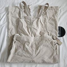 Embrace The Great Outdoors In These Patagonia Stand Up Cropped Corduroy Overalls In Pumice Beige. Made From Organic Cotton Fabric, These Overalls Feature A Collared Neckline And Button Closure For A Relaxed Fit. The Wide Leg Style And Adjustable Straps Make Them Perfect For All Seasons, Whether You're Traveling, Working, Or Enjoying A Casual Day Out. These Overalls Also Come With Plenty Of Pockets For Storage And Are Easy To Care For With Their Machine Washable Design. The Solid Pattern And Pata Patagonia Jeans, Patagonia Logo, Corduroy Overalls, Jean Overalls, Organic Cotton Fabric, Patagonia Womens, Great Outdoors, Solid Pattern, American Style