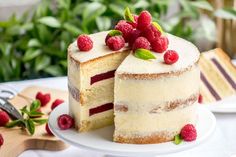 Layer cake aux framboises. Cette recette se compose d'un chiffon cake, d'une crème mousseline vanille et d'une gelée de framboises. Mini Cheesecake, Cheesecake, Dessert, Magazine