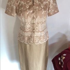 Silk Missed Petite It Is Size 6p! This Dress Is 100% Silk Lining Is 100% Acetate! It Has Beading And It Has Sequins And It Is Exquisite Fitted Evening Sets With Short Sleeves, Silk Suit, Skirt And Top, Adrianna Papell, Petite Dresses, Skirt Top, Beading, Silk, Skirt