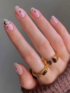 Pin by Marie Aimee on Nails Cute nails for fall, Oval nails, Star nail designs Stars Nails, Short Oval Nails, Star Nail Designs, Black Halloween Nails, Witch Nails, Kutek Disney, Witchy Nails, Simple Fall Nails, September Nails