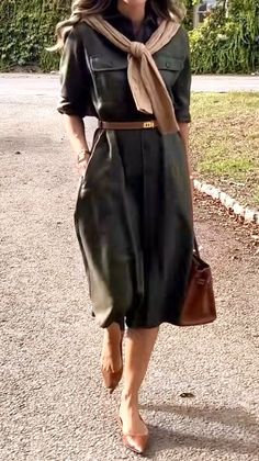 Button Dress Fall, Modest Feminine Outfits Elegant, Casual Elegant Dresses, Elegant Outfit Classy, Quiet Luxury, Feminine Outfit