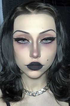 @s333thr on ig Goth Eye Makeup, Welcome To The Dark Side, Punk Makeup, Alt Makeup, Goth Glam, Graphic Makeup, Swag Makeup, Alternative Makeup, Dope Makeup