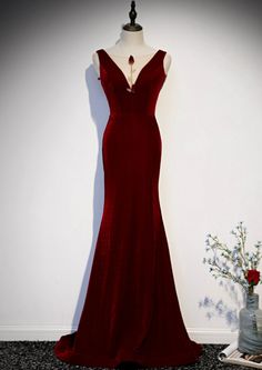 Velvet Mermaid Dress, Dress Outline, Princess Rhaenyra, Pretty Frocks, Prom Dress Burgundy, Red Evening Gowns, Princess Seam Dress, Aegon Targaryen, Velvet Evening Dress