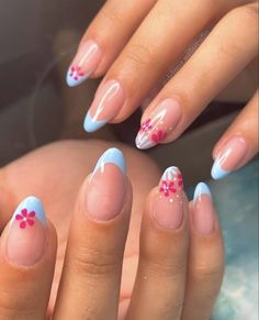 Gel Extension Nails Design Summer, Summer Nails Trendy Simple, Nail Inspired Flowers, Cute Nails Acrylic Taylor Swift, Nails Cancun Summer, Mail Designs For Vacation, Cute Summer Nail Ideas 2023, Summer Nail Inspo 2023 Simple, Medium Gel X Nail Designs