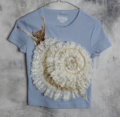 Ropa Upcycling, Thrift Flip, Vintage Lace, Baby Tee, Infant Tees, Diy Fashion, Dream Wardrobe, Custom Clothes, Sewing Ideas