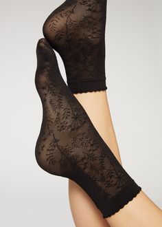 Buy Short Socks in Floral Pattern Mesh on our official Calzedonia website. Experience our long history of tradition and quality. Polka Dot Socks, Mesh Socks, Non Slip Socks, Lace Socks, Over The Knee Socks, Stocking Tights, Black Flowers, Long Socks, Patterned Socks