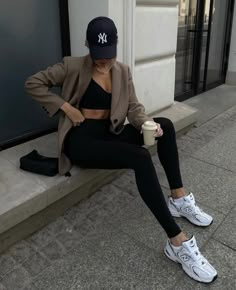 Sporty Chic Outfits, Looks Adidas, Modele Fitness, Look Legging, New Balance Outfit, Neue Outfits, Legging Outfits, Looks Street Style, Sport Chic