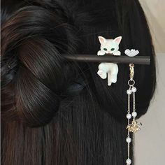 a close up of a hair piece with an animal charm on it's head