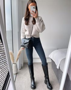 Boots And Jeans, Outfit Botas, Outfits Con Jeans, Jeans Outfit Winter, 11th Grade, Mode Zara, Outfit Jeans