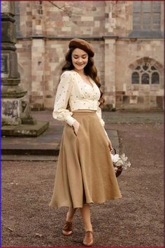 Classic Vintage Outfits For Women, Classic Dress Outfit, Shirinatra Outfits, Tea Length Skirt Outfit, 50s Inspired Outfits, Vintage Skirt Outfit, Beige Skirt Outfit, Vintage Outfit Inspiration, Vintage Outfits Classy