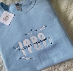 Taylor Swift 1989 Crewneck, 1989 Taylor Swift Sweatshirt, Taylor Swift 1989 Embroidery, Taylor Swift Sweatshirt Embroidery, Cute Embroidery Crewneck, Cute Merch Ideas, Taylor Swift Merch Outfit, Taylor Swift Clothes, Taylor Swift Sweater