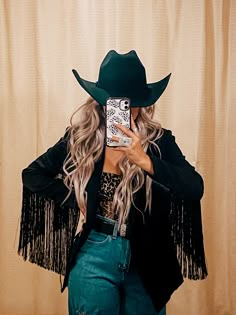 Dressed Up Cowgirl, Velvet Rodeo Outfit, Nashville Women Outfits, Rodeo Birthday Outfits For Women, Rodeo Cowgirl Outfits, Western Christmas Outfits Party, Country Girl Concert Outfits, Taylor Rousseau Outfits, Women Rodeo Outfit