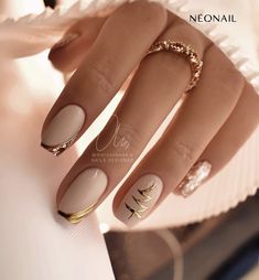 Nails With Gold, New Year's Nails, Elegant Nails, Gold Nails, Gorgeous Nails, Holiday Nails