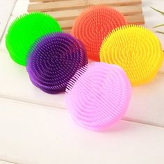 Description: The round and palm-sized brush fits perfectly in your hand, which is soft, comfortable, and can relieve your stress. The message brush can effectively promote blood circulation, dredge meridians, and relieve fatigue. Made of premium quality plastic material, the message comb is soft, comfortable and durable. The diameter of the message comb is 8cm. The message comb is suitable for spa, bathing, and pet bath. Item Name: Massage Brush Material:Plastic Size Details: Diameter: 8cm/3.15" Scalp Brushing, Massage Brush, Scalp Massager, Hair Massage, Shampoo Brush, Scalp Shampoo, Short Straight Hair, Head Massage, Bath Brushes