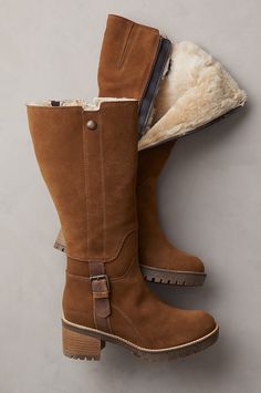 Rugged yet utterly feminine, our waterproof tall boots command the season with ease. Premium cowhide suede detailed in fine contrast topstitch features premium shearling top shaft and wool lining for warm, dry legs and feet, while the non-slip sole navigates the season. Waterproof Suede Boots, Waterproof Leather Boots, Casual Chique, Suede Leather Boots, Sheepskin Boots, Beautiful Boots, Winter Boots Women, Cool Boots, Winter Shoes