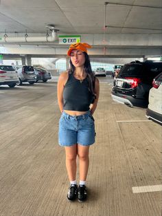 Chill Disney Outfits, Casual Disney Outfits Summer, Disney Hat Outfit, Epcot Outfit Ideas Summer, Pixar Fest Outfits, Summer Outfits Amusement Park, Y2k Disney Outfits, Theme Park Fits