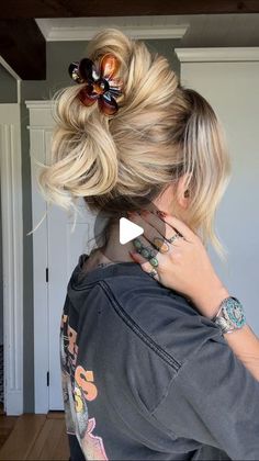 Easy Bun With Claw Clip, Clip Updos For Long Hair, Hair Updos With Claw Clip, Double Claw Clip Hairstyles, Elegant Claw Clip Hairstyles, Hair Up With Claw Clip, Easy Claw Clip Hairstyles Medium Hair, Updo With Claw Clip, Everyday Updos For Long Hair