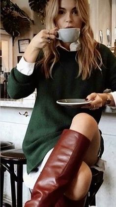 Fall Casino Outfit, Slytherin Scarf Outfit, Forest Green Fall Outfit, Emerald Green Winter Outfit, 30 Year Old Fashion Women Casual Edgy, Green Dress Fall Outfit, Chic Work Outfits Women Winter, Fall Outfits Work Business Casual, Italian Style Winter