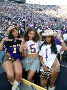 Insta @kendorr @bryciep @trinitymitchell Lsu Aesthetic, Gameday Outfit Lsu, Lsu Game Day Outfit, Nfl Wags, College Photoshoot, Lsu Gameday, Lsu Outfits, Lsu Game, College Gameday Outfits