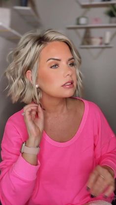 Blonde Messy Bob Hairstyles, Short Blonde One Length Bob, Short Bob Pulled Back Hairstyles, Short Hairstyles Fall 2023, Short Blonde Hair With Highlights And Lowlights, Short Choppy Hairstyle Women Fine Hair, Short Hairstyle Women Fine Hair Bob, Medium Hair Styles 2023, Amanda Fischer Hair