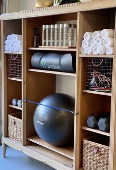 Yoga cupboard Organization Garage, Workout Room Home, Gym Room At Home, Interior Design Per La Casa, Gym At Home, Home Gym Decor, Best Home Gym, Home Gym Design, Gym Room