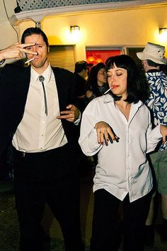 Pulp Fiction Couple Costume, Pulp Fiction Costume, Last Minute Couples Costumes, Costumes Faciles, Halloween Costume Couple, Meme Costume, 90s Halloween Costumes, Diy Couples Costumes