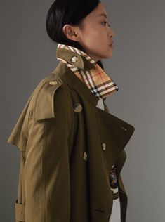 The Long Westminster Heritage Trench Coat by #Burberry Trench Outfit, Riccardo Tisci, English Fashion, Fall Chic, Luxury Outerwear, British Outfits