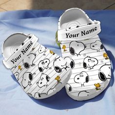 GSU2802406custom-Amy Lynn-mk (3) Snoopy Pattern, Snoopy Pajamas, White Clogs, Tie Dye Hippie, Hawaiian Shirt Women, Peanuts Cartoon, Crocs Crocband, Crocs Clogs, Pattern White