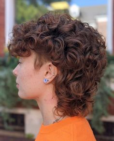 Mullet Haircut Woman, Hair Salon Ideas, Queer Hair, Male Haircuts Curly, Mullet Haircut, Curly Mullet, Curly Hair Photos, Thick Curly Hair, Hair Inspiration Short