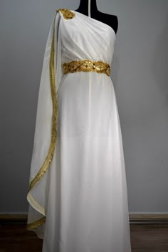 Roman Goddess Outfit, Greek Dress Women, Greek Costumes Goddess, Greek Goddess Outfit Ideas, Greek Style Clothing, Greek Mythology Costumes Goddesses, Ancient Greek Dress Goddesses, Gods And Goddesses Costume, Greek Goddesses Costume