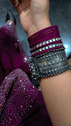 Black Jwellary Aesthetic, Black Jwellary, Jwellary Aesthetic, 90s Bollywood Fashion, Jewelry Room, Desi Aesthetics, Boys Dps, Indian Bangles