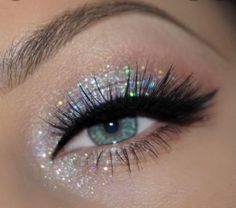 Glitter Eyeliner Evening Eye Makeup, Silver Eye Makeup, Eye Makeup Images, Drag Make-up, Glitter Liner, Cute Eye Makeup, Eye Makeup Pictures