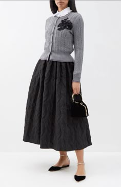 Kate Outfits, Poplin Skirt, Floral Pleated Skirt, Outfit Autumn, Kimono Yukata, Black Midi Skirt, April 25, Style Skirt, Fall Winter Style