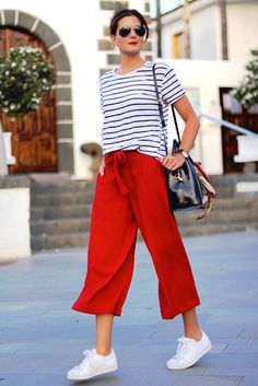 40 Stunning Outfit Ideas For Women In 30s Red Sneakers Outfit, Sports Wear Outfits, Summer Outfits 2017, Culottes Outfit, How To Wear Shirt, Dress And Sneakers Outfit, Sneakers Outfit Summer, How To Wear Sneakers, Sneaker Outfits Women