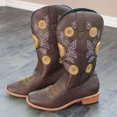 Boots - Cowgirl Boots With Yellow Sunflowers And White Stitching - Brand New - Size: 7.5 (38) - Style: Boots - Dark Brown Faux Leather - White, Yellow, Brown Stitching - Shaft Height: About 11" - Heel Height: About 1.5" Perfect For Those Summer Concerts Or For Those Fall Outings! Smoke And Pet Free Home! Make Me An Offer! Sunflower Cowgirl Boots, Fall Outings, Summer Concerts, Boots Cowgirl, Yellow Sunflowers, Cowgirl Cowboy, Summer Concert, Style Boots, Yellow Sunflower