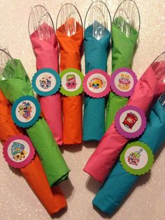 there are many candy sticks with different designs on them