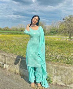 Punjabi Girl, Punjabi Suit, Patiala Salwar Suits, Hot Dresses Tight, Desi Dress, Desi Wedding Dresses, Traditional Indian Dress