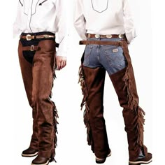 Animalerie > Cheval et équitation > Habillement cavalier LAKOTA, Western Chaps Chaps western en daim avec franges et fermeture éclair sur le côté Production : Taille : XXS, XS, S, M, L, Xl, XXL Couleur : Noir, Marron Nous recommandons d'indiquer la taille des pantalons généralement portés (ex. 46, 48, 50) : comme les chaps sont portés sur des vêtements de sport, nous recommandons toujours d'indiquer une taille supplémentaire afin de ne pas avoir de problème d'ajustement. Nous vous prions égaleme Chaps Reference, Old Western Cowboy Outfit, Cowboys In Chaps, Cowboy Chaps Men, Classic Cowboy Outfit, Cowboy Outfits Rdr2, Assless Chaps Outfit Men, Cool Cowboy Outfits, Chaps Drawing